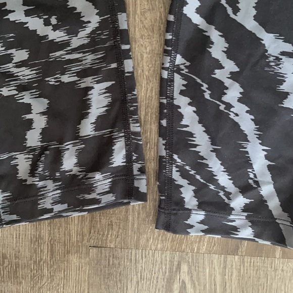 3/$20- EUC Nike dri-fit Capri - Picture 9 of 12